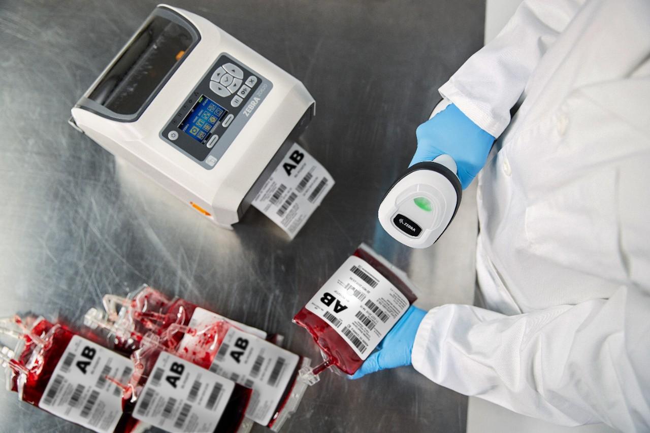 healthcare-photography-application-blood-bags-close-up-print-300dpi Scanning specimens in blood lab